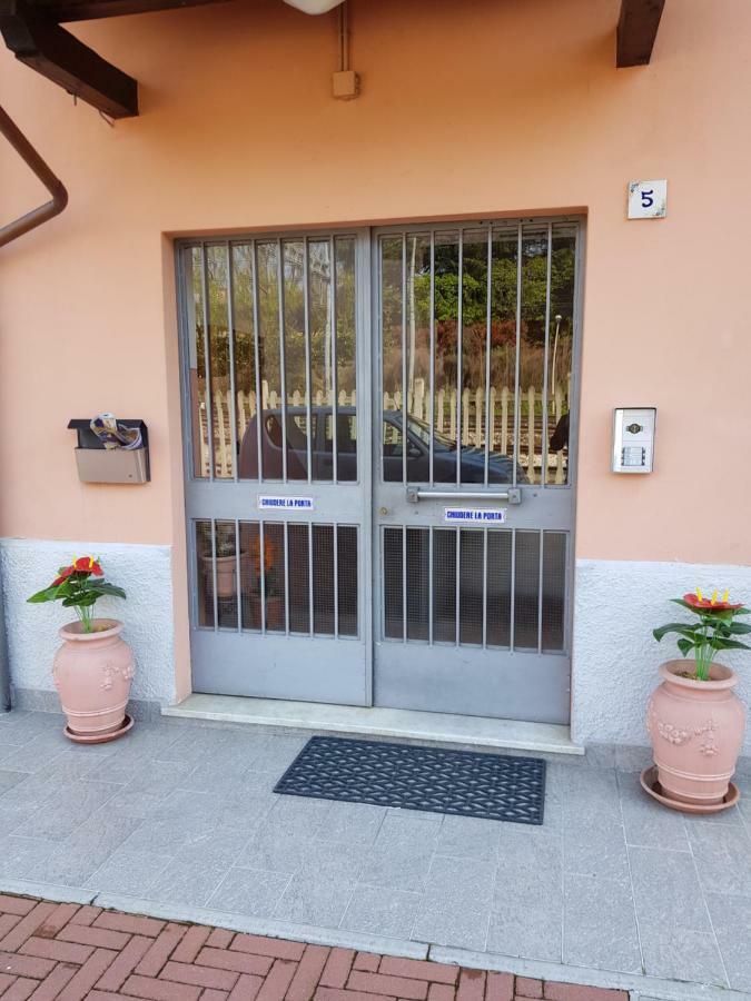 Appartamento Delle Rose Sesto Calende Luaran gambar